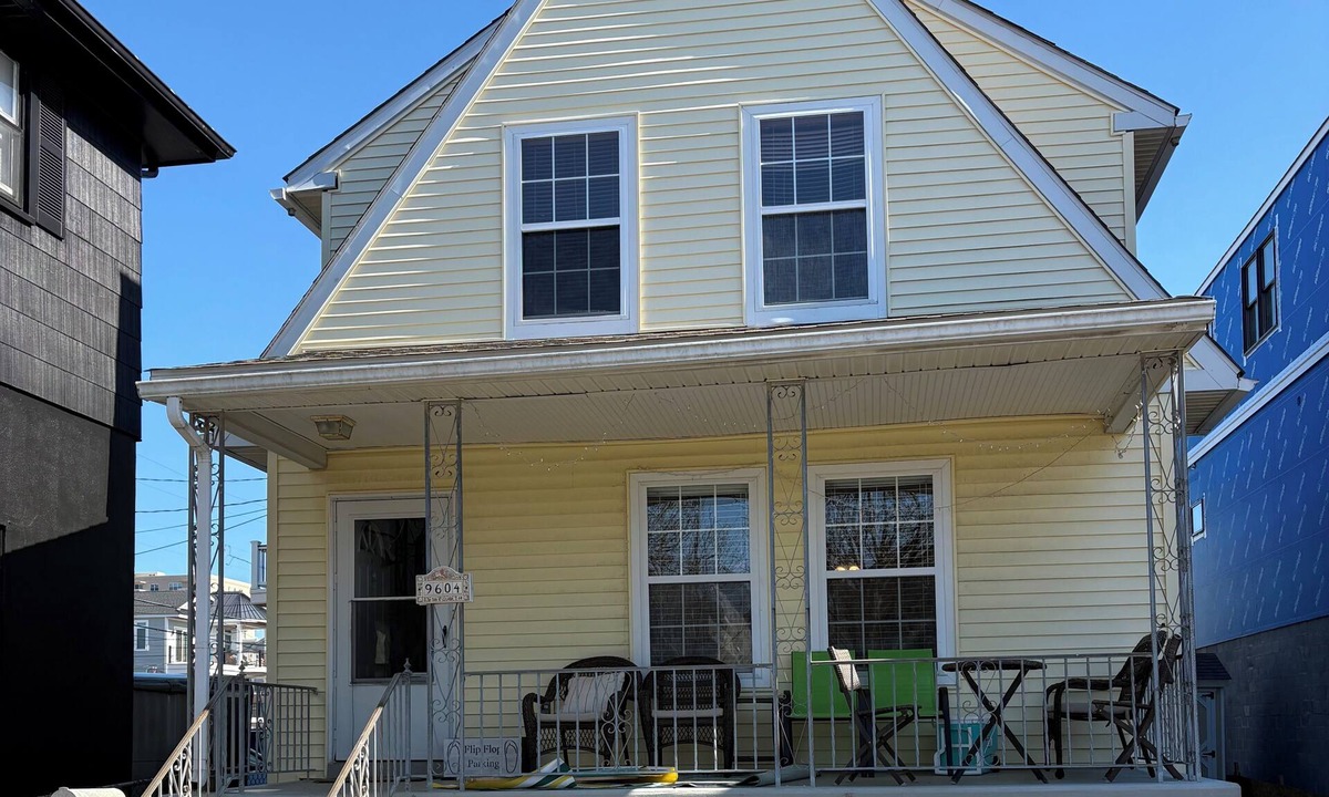 Margate City House | Fun location 5-bedroom house with AC in Heart of Marina District, Margate City