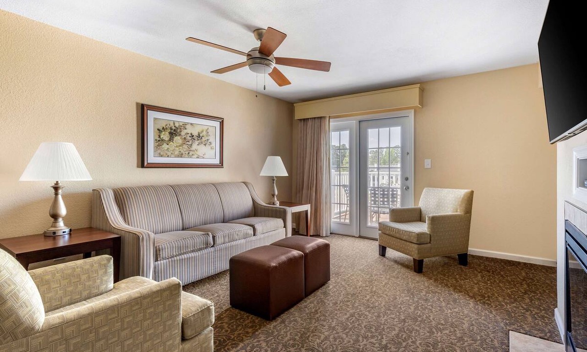 Berkeley Hotel | Fun Starts Here! Onsite Swimming Pools, Tennis Courts, Free Parking!