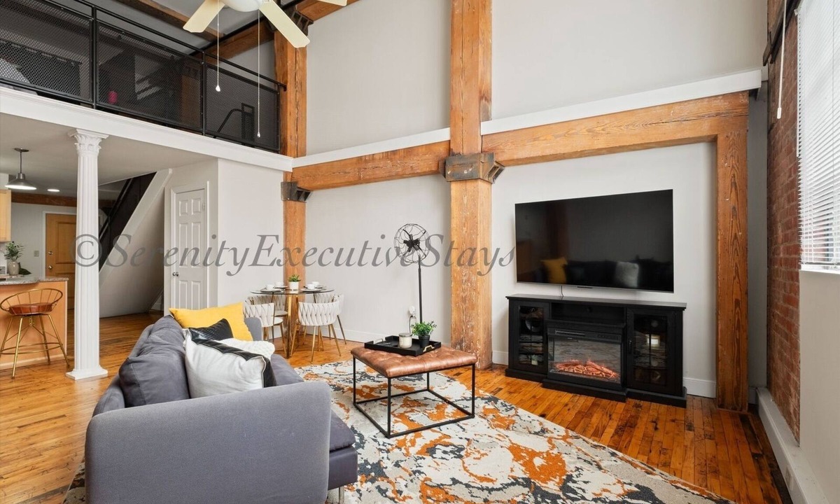 Church Hill Apartment | Furnished Downtown Loft for Traveling Professionals Available April 1