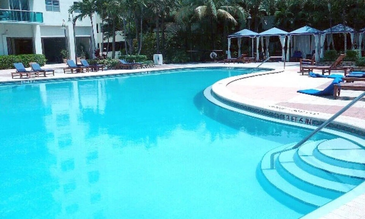 Sunny Isles Beach Apartment | G - Walk to beach! Beautiful Pool and Tennis Courts