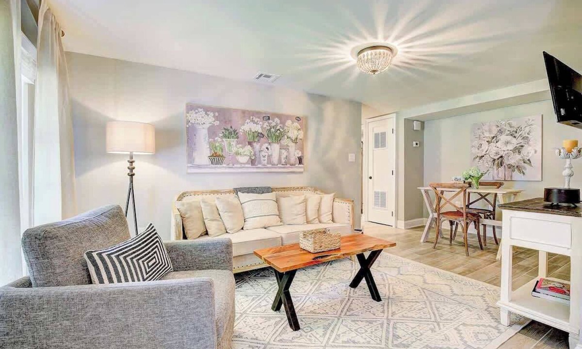 Lusby House | Garden Cottage · Garden Cottage - Fire Pit and Grill near Beaches