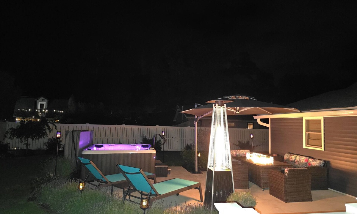 Del Haven House | Garden Spa Retreat Hot Tub Near Cape May Fenced Yard | Casa La Cape