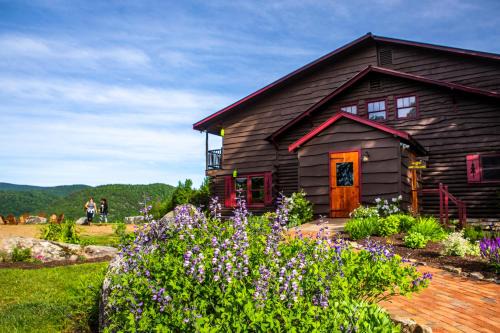 North River Resort | Garnet Hill Lodge