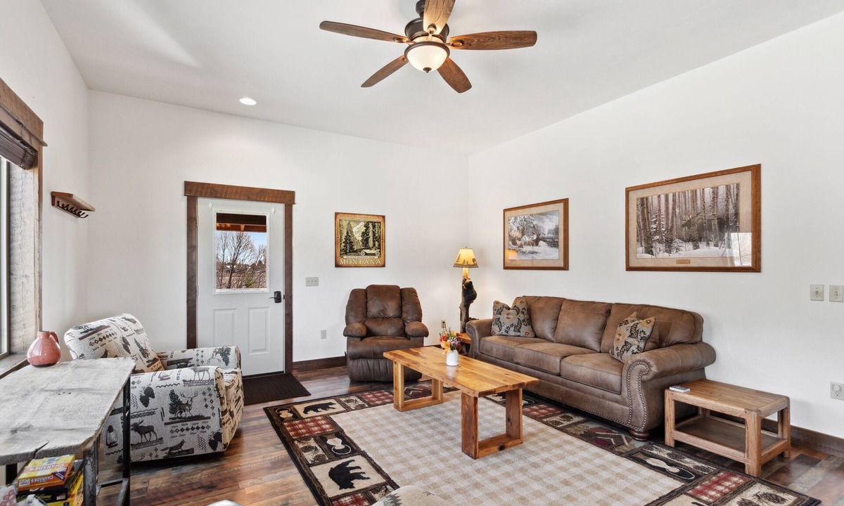 Columbia Falls Ski Chalet | Glacier Country Chalet-Stunning Mountain Views