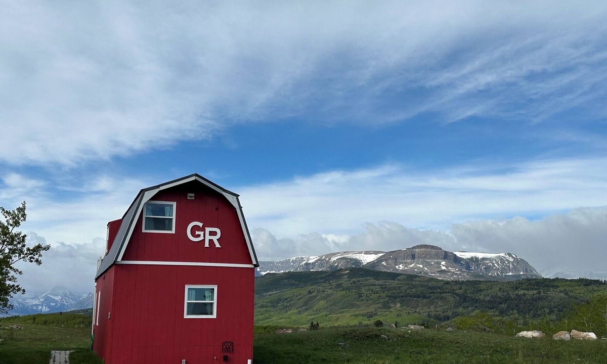 Babb House | Glacier Lookout - A Retreat Where Scenic Views of the Rockies Meet Cozy Comfort