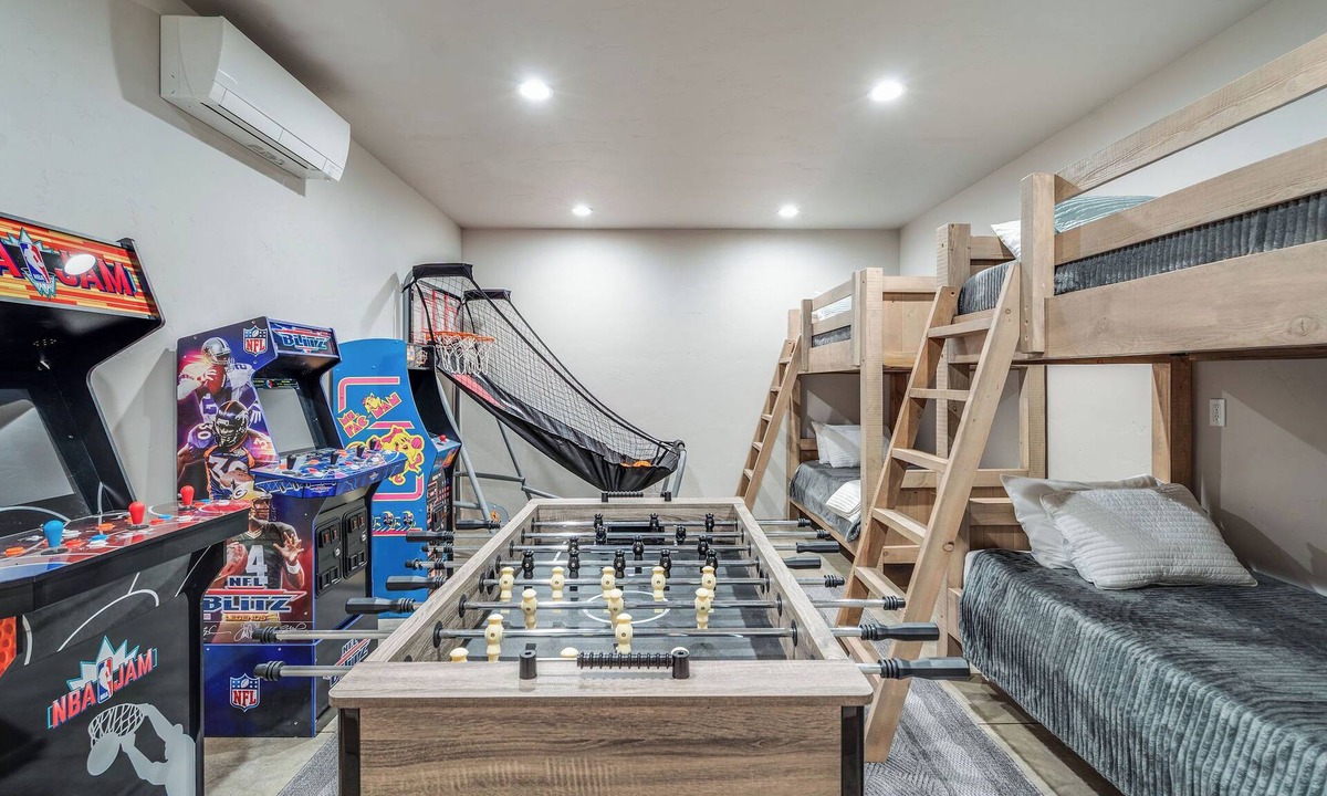 Coram Condo | Glacier NP Gem- Sleeps 11- Private Hot Tub- Stay Here in Luxury- 7 miles to GNP