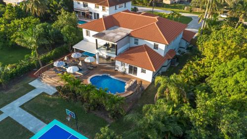 Sunrise Villa | Glam Manor 7,000 Ft Mansion with Waterslide Spa