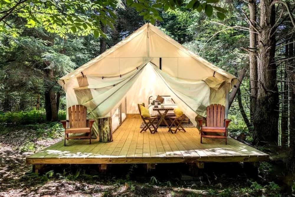 Broadalbin RV Rental | Glamping in New York in Fully-Equipped Safari Tents Located in Broadalbin