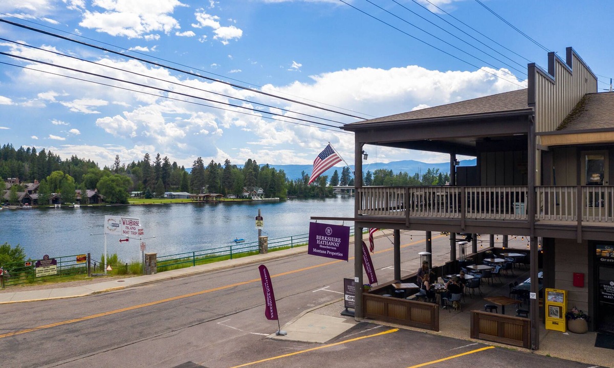 Bigfork Condo | Glieden Lodge Luxury Condo @ The Historical Grand View on Bigfork Bay