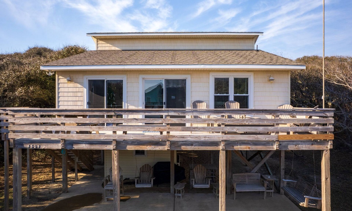 Sea Scape House | Gorgeous 3-bedroom house, 2 minute walk to the beach in charming Kitty Hawk