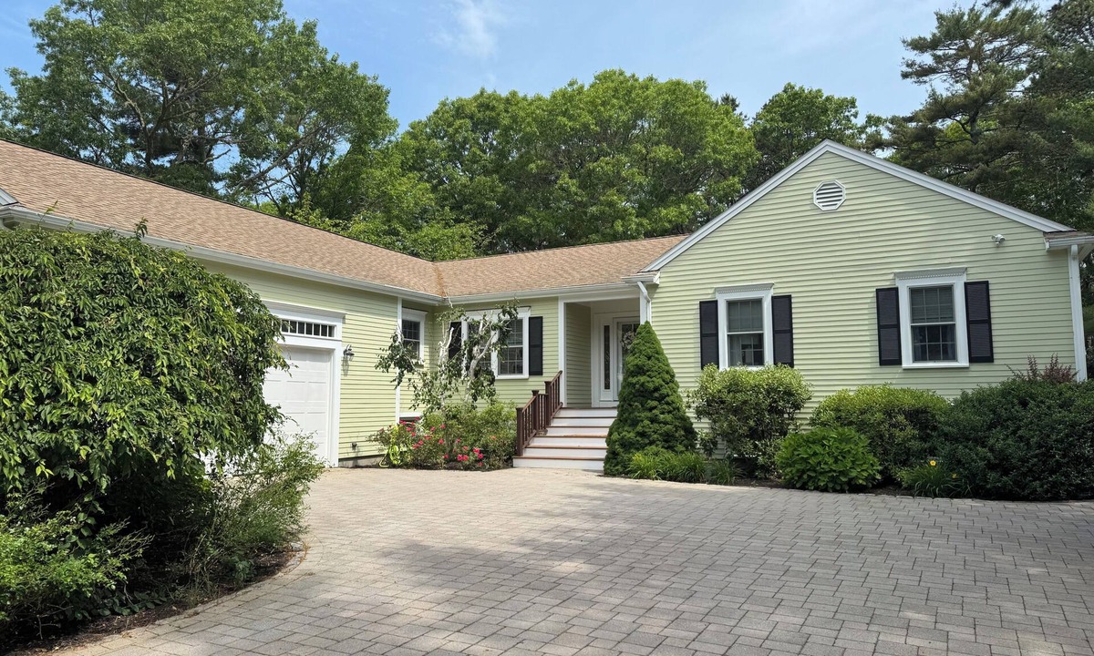 Mashpee House | Gorgeous 3-bedroom house close to Willowbend in charming Mashpee