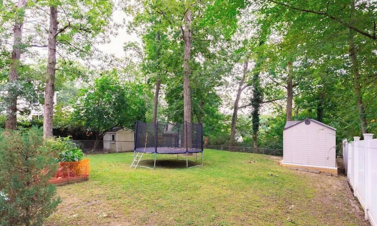 Arlington House | Gorgeous 6-bedroom house in friendly Arlington - Minutes to DCA