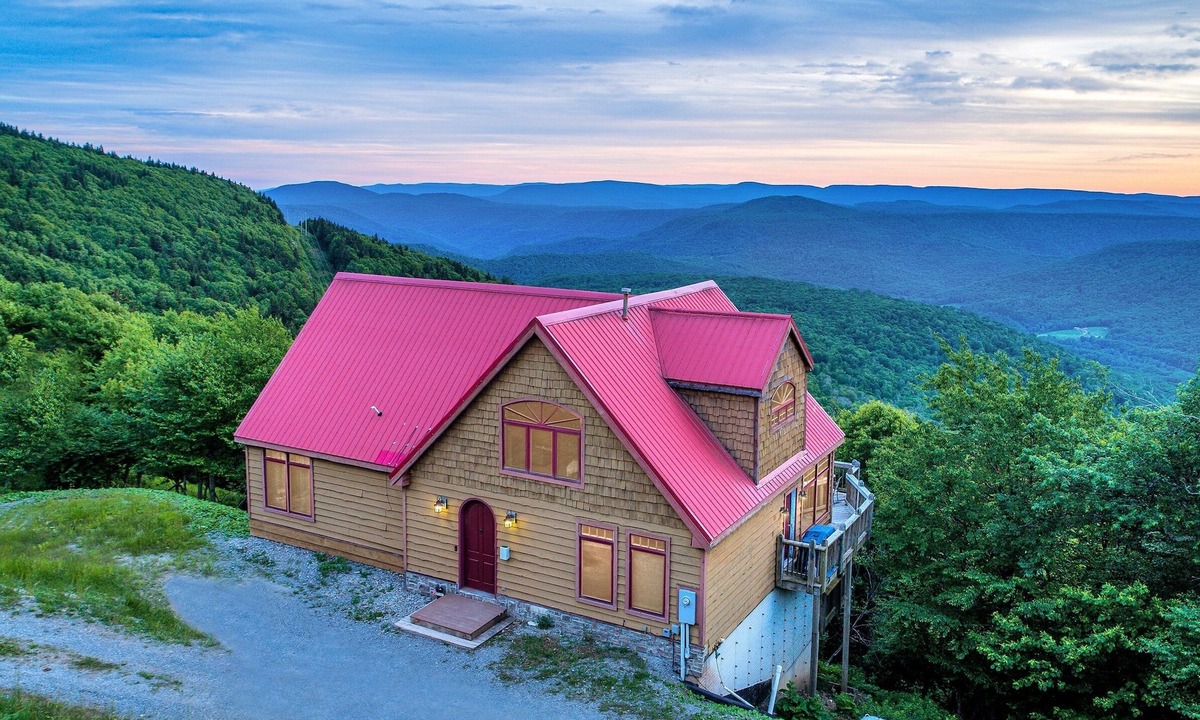 Edray Ski Chalet | Gorgeous Chalet - Incredible Views - Hot Tub - Fire Pit