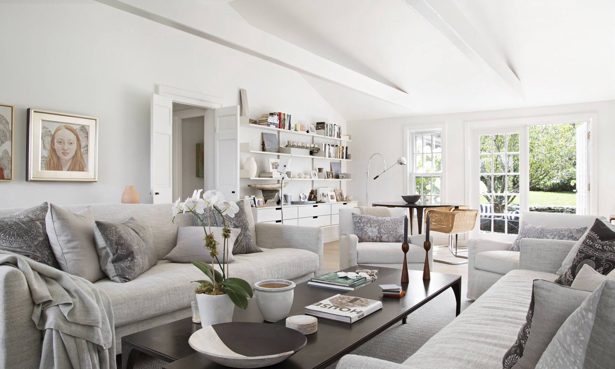 West of Town House | Gorgeous Fully Renovated House with park-like yard close to town and beaches