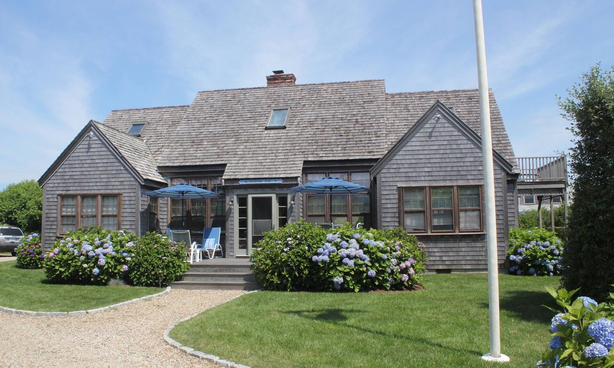 Madaket House | Gorgeous Madaket open concept beach house. Walk to beach! Week: 8/29-9/5 or 9/4