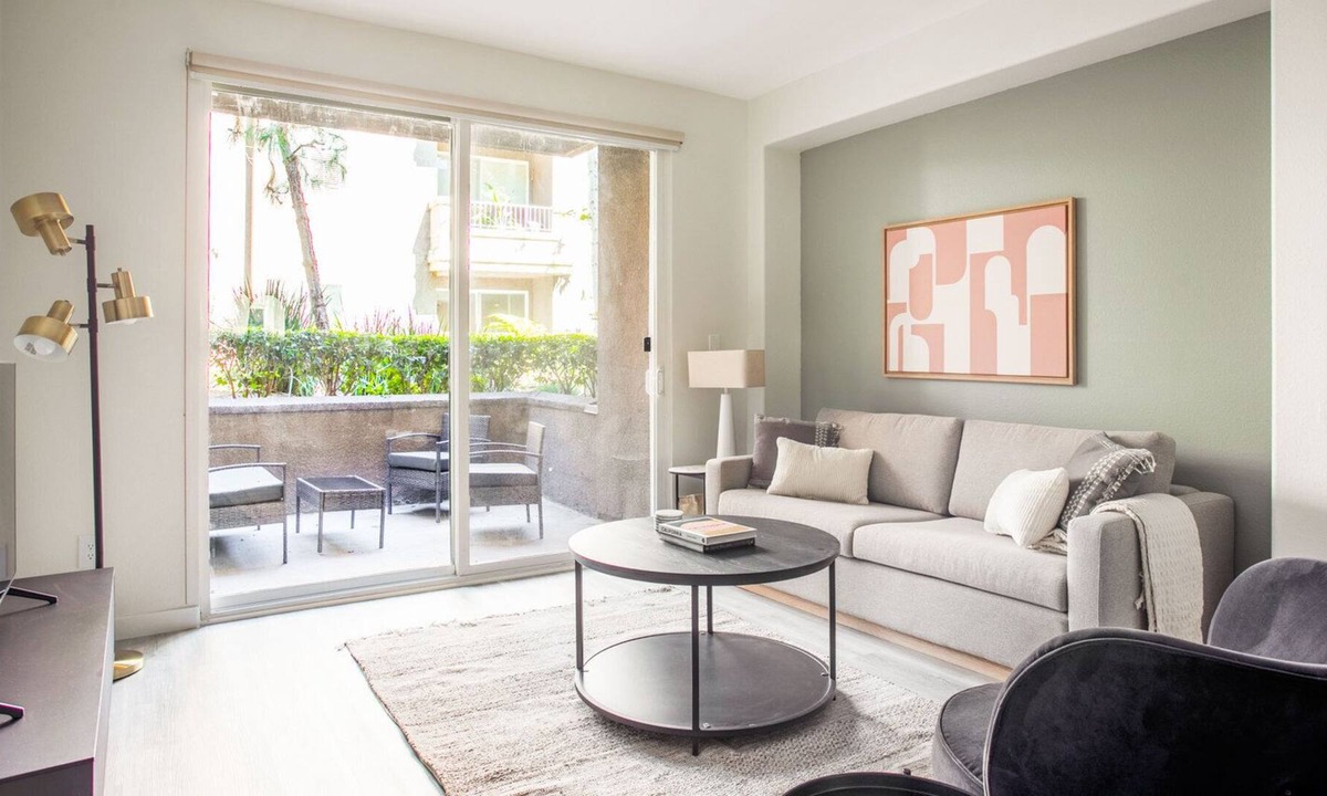 Mar Vista Apartment | Gorgeous Mar Vista 2BR w/ W/D, nr Venice Beach, by Blueground