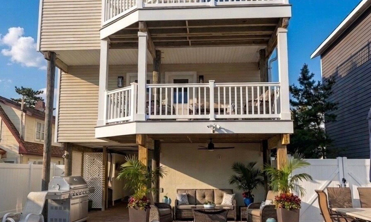 Ship Bottom House | Gorgeous Oceanblock House with Heated Pool steps from beach: 4 Bedroom/2.5 Bath