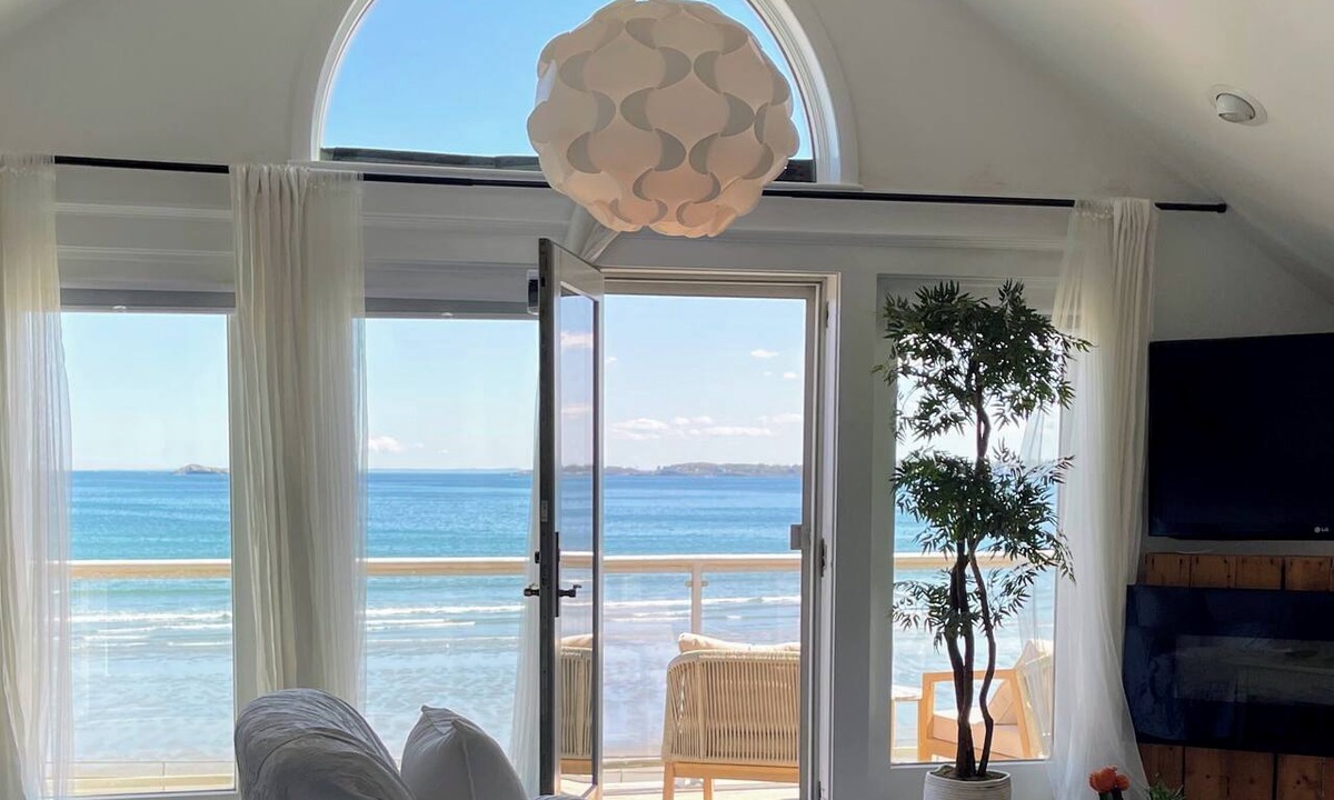 Swampscott Apartment | Gorgeous Oceanfront Penthouse