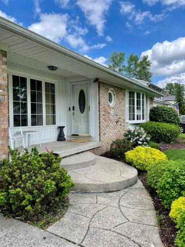 Williamsville House | Gorgeous Williamsville Home in Central Location