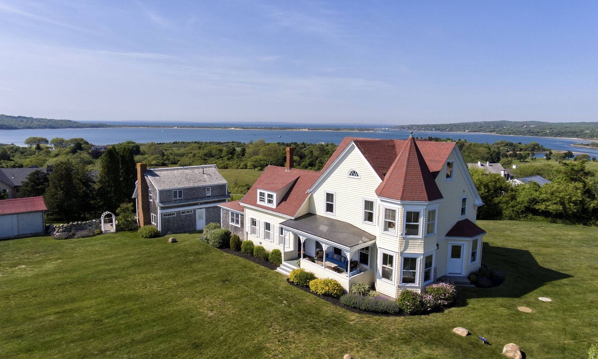 Chilmark House | Gracious Prestige Landmark ~ 2 Private Beaches ~ Fabulous View