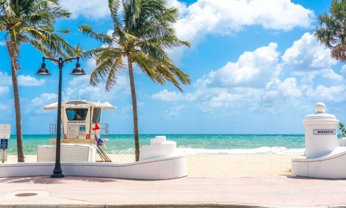 Lauderdale-by-the-Sea Hotel | Great Escape Apartments by Lowkl