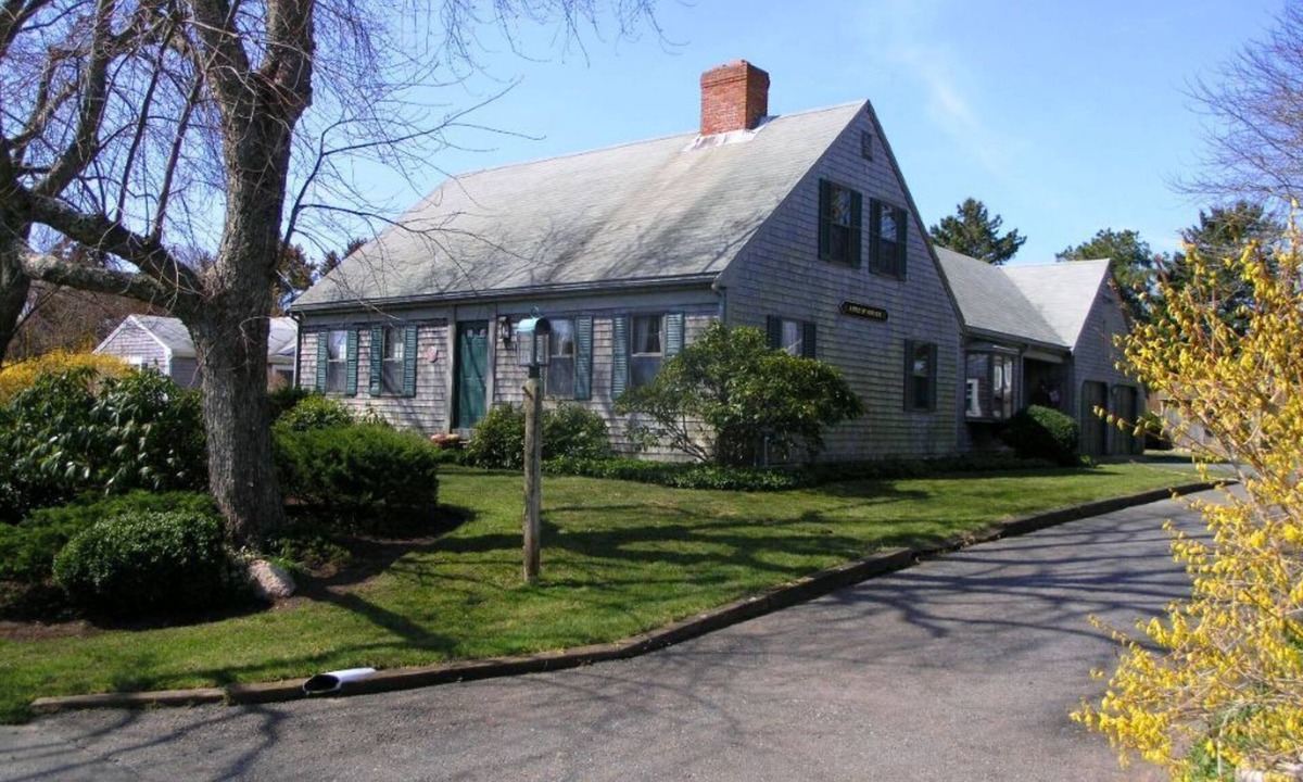 Chatham House | Great location allows for an easy walk to the ball field, playground and Main Street!