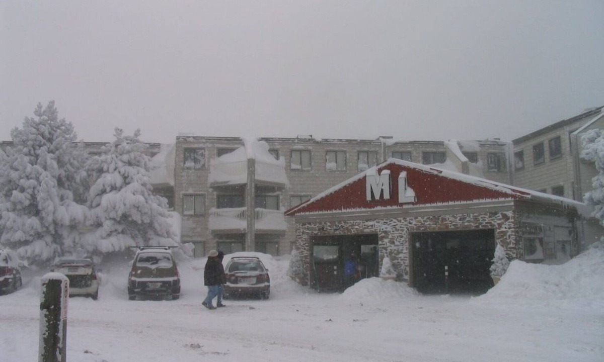 Edray Resort | Great Ski Location. Ski in and out of slopes steps away from Ballhooter lift.