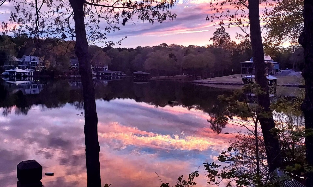 Wise House | Great Swimming Dock, Sunset Views on Lake Gaston, Kayaks, Pet Friendly