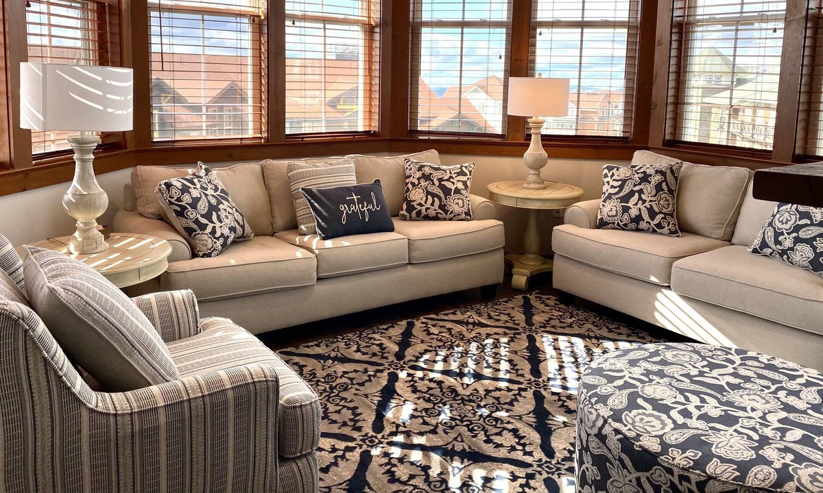 Edray Condo | Great Top Floor View. Totally remodeled 2020. Under AS clock. In Village.