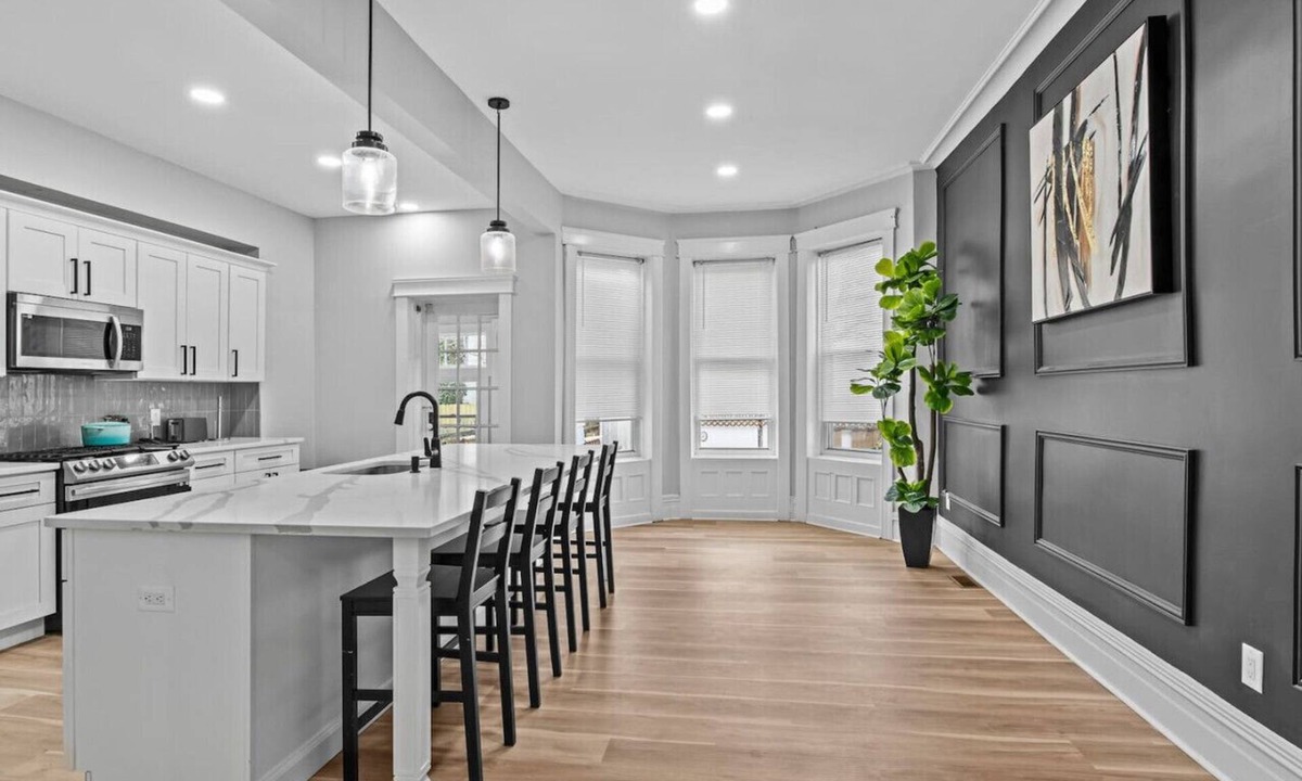 Greenville House | Green-Door Brownstone Private Room - BD 3