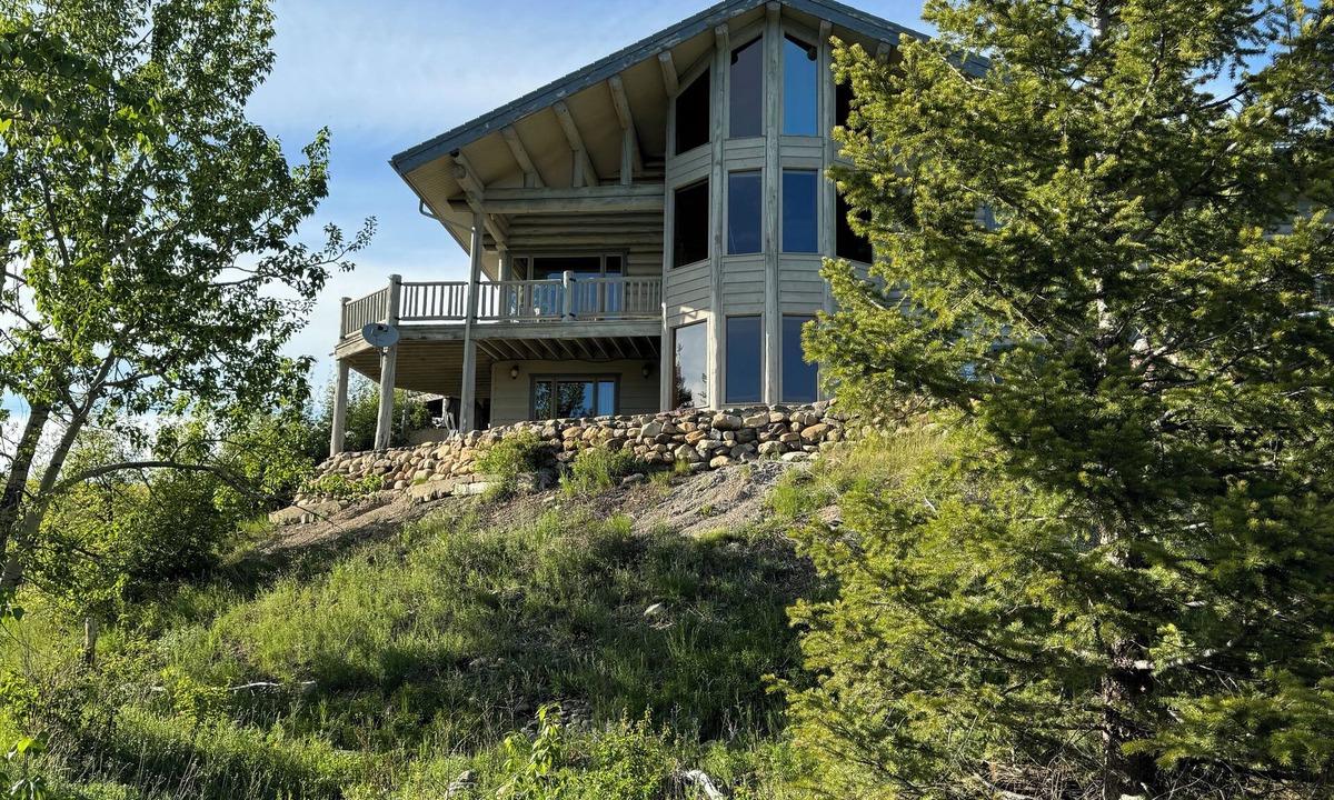 East Glacier Park Village Cabin | GreyWood… Awe Inspiring Authentic Log Home in East Glacier Park!