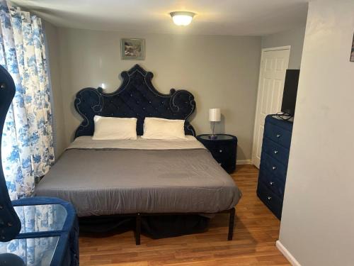 Irvington Bed & Breakfast | Grove 3- King Bed with Private Bathroom