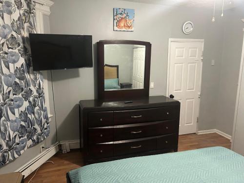 Irvington Bed & Breakfast | Grove#8
