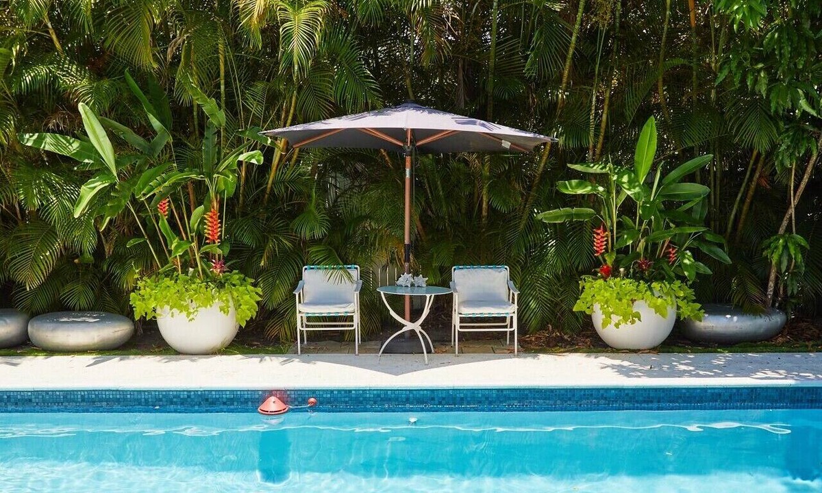 El Portal House | Guest Cottage in tropical garden with big pool