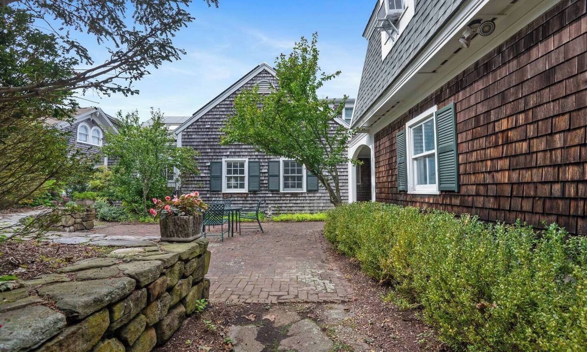Gloucester Apartment | Guest House on Private Estate with Beach