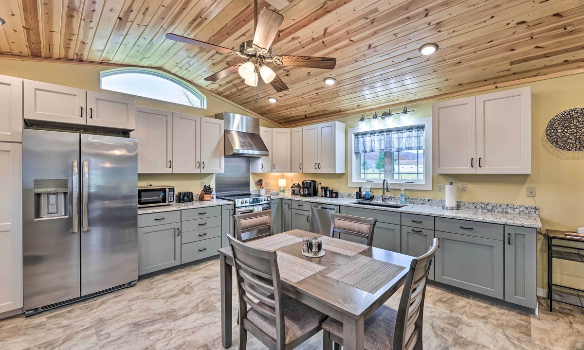 Edray House | Guesthouse on Lonesome Hollow: Hot Tub & Mtn Views