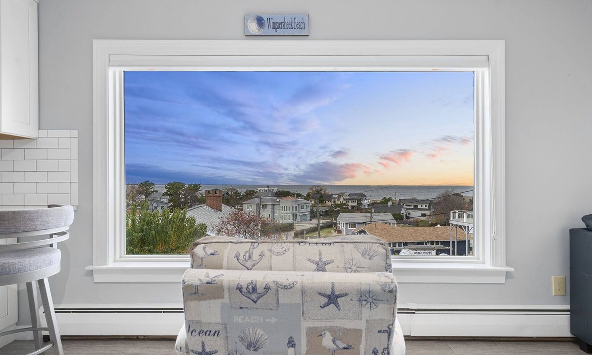 Gloucester House | Gull's Nest - Ocean Views from the Living Room