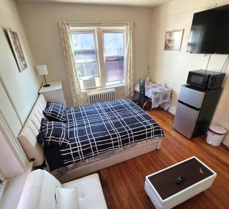 Paterson House | Habitación Práctica con TV 60 ,Nevera y Horno en Zona Comercial muy activa