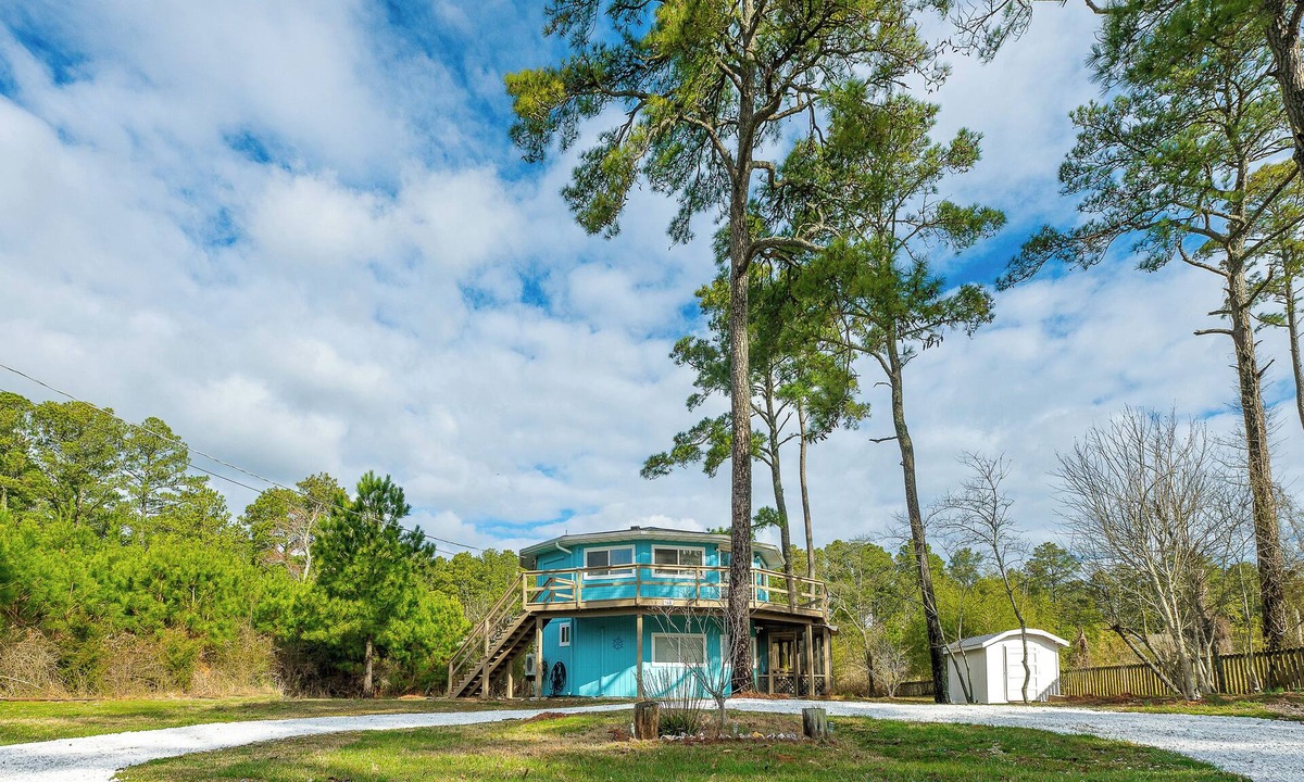 Piney Island House | Hailey's Roundhouse - New & Unique Home w/Water Access!