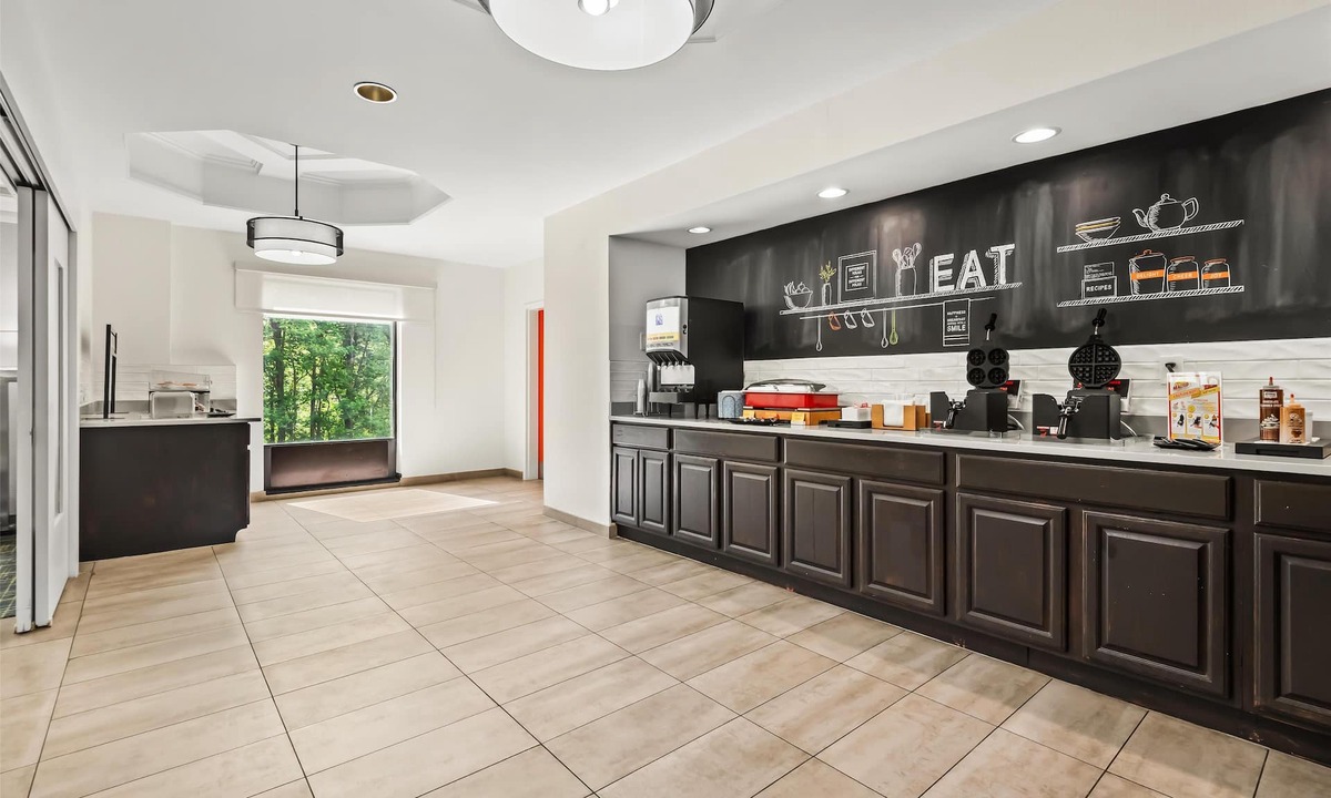 Elkton Hotel | Hampton Inn Elkton