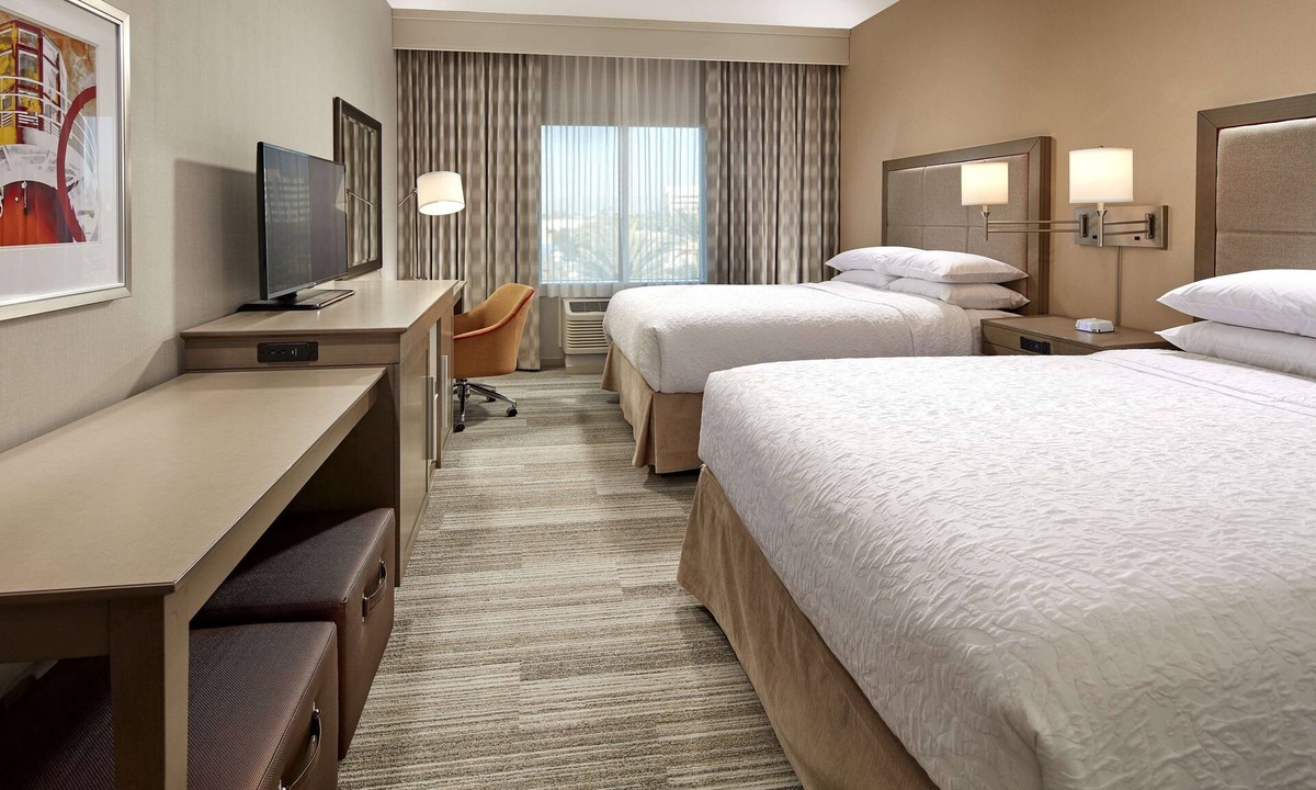 Harbor Hotel | Hampton Inn Long Beach Airport