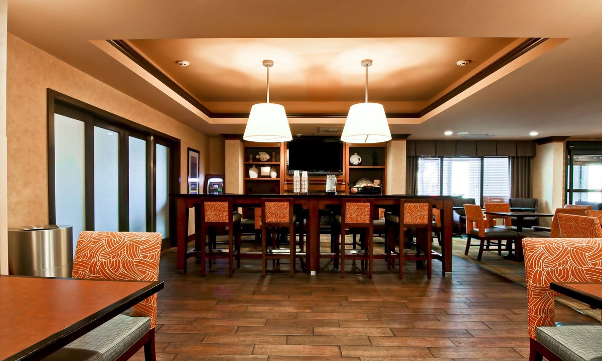 St. Charles Hotel | Hampton Inn Waldorf