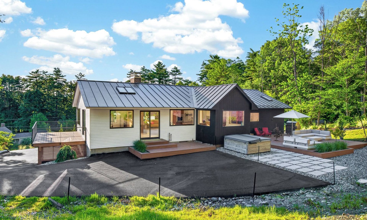 Hanover House | Hanover Luxury MCM Retreat — Dartmouth Graduation