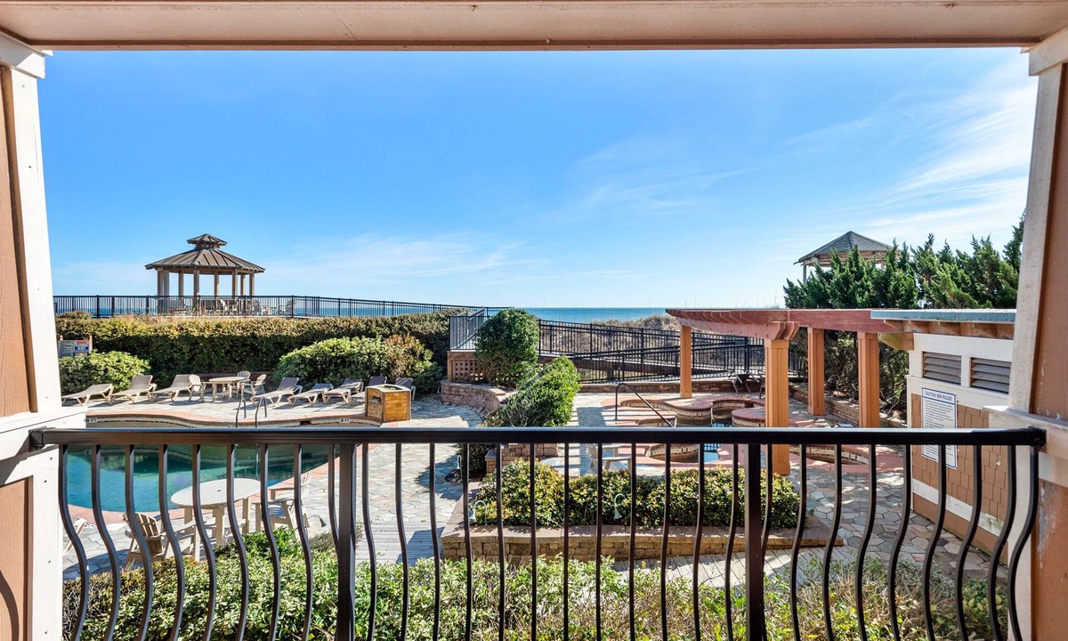 Kill Devil Hills Condo | Happy Days: Oceanfront Condo, Pool, Terrace
