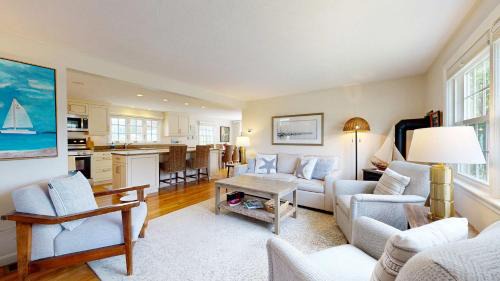 Falmouth House | Harborside Retreat