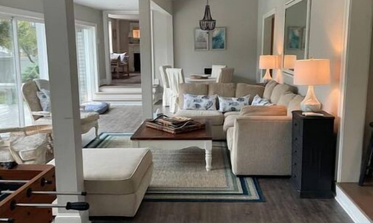 Bozman House | Harris Cottage. Charming waterfront with pool!