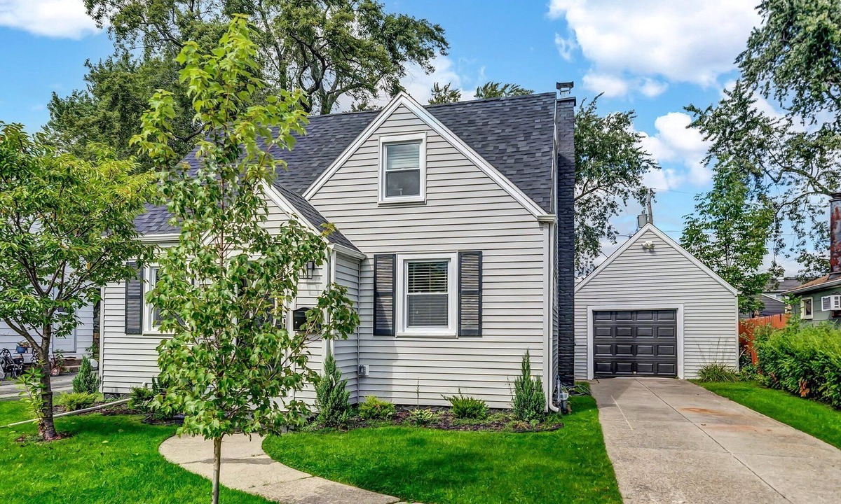 North Buffalo House | Harrison's Cozy HotTub Haven