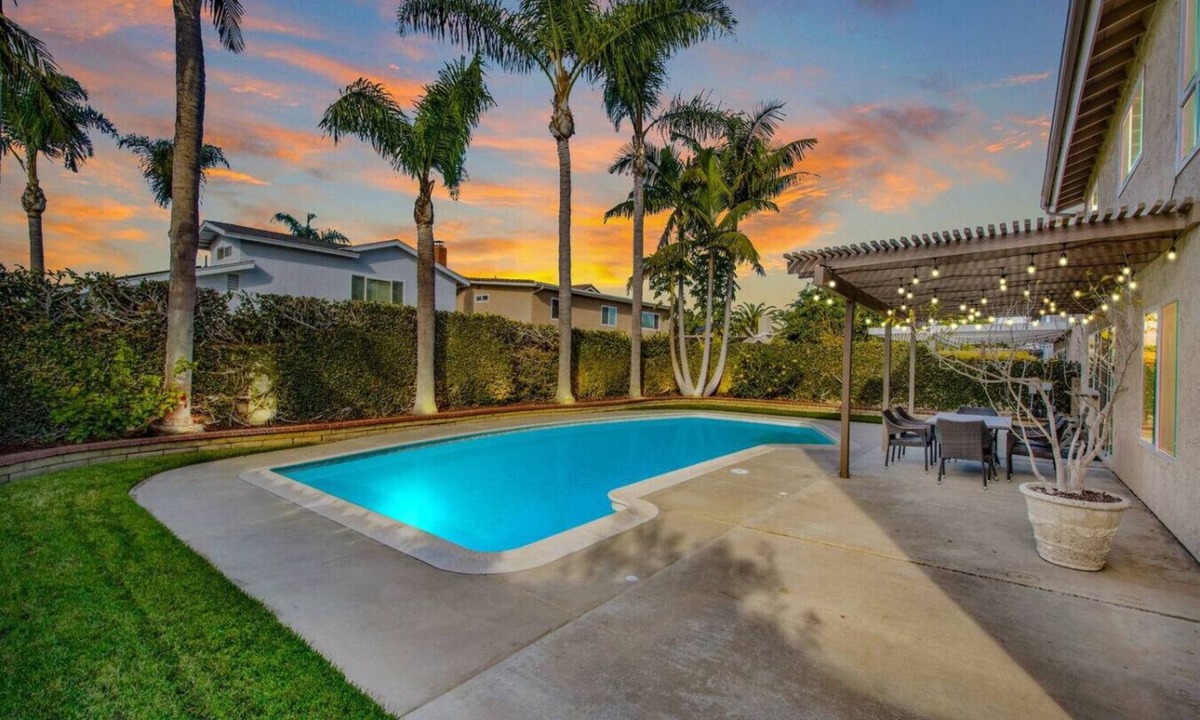 Huntington Beach House | HB Glacier - Pool, Central, 3.4 Miles To Beach
