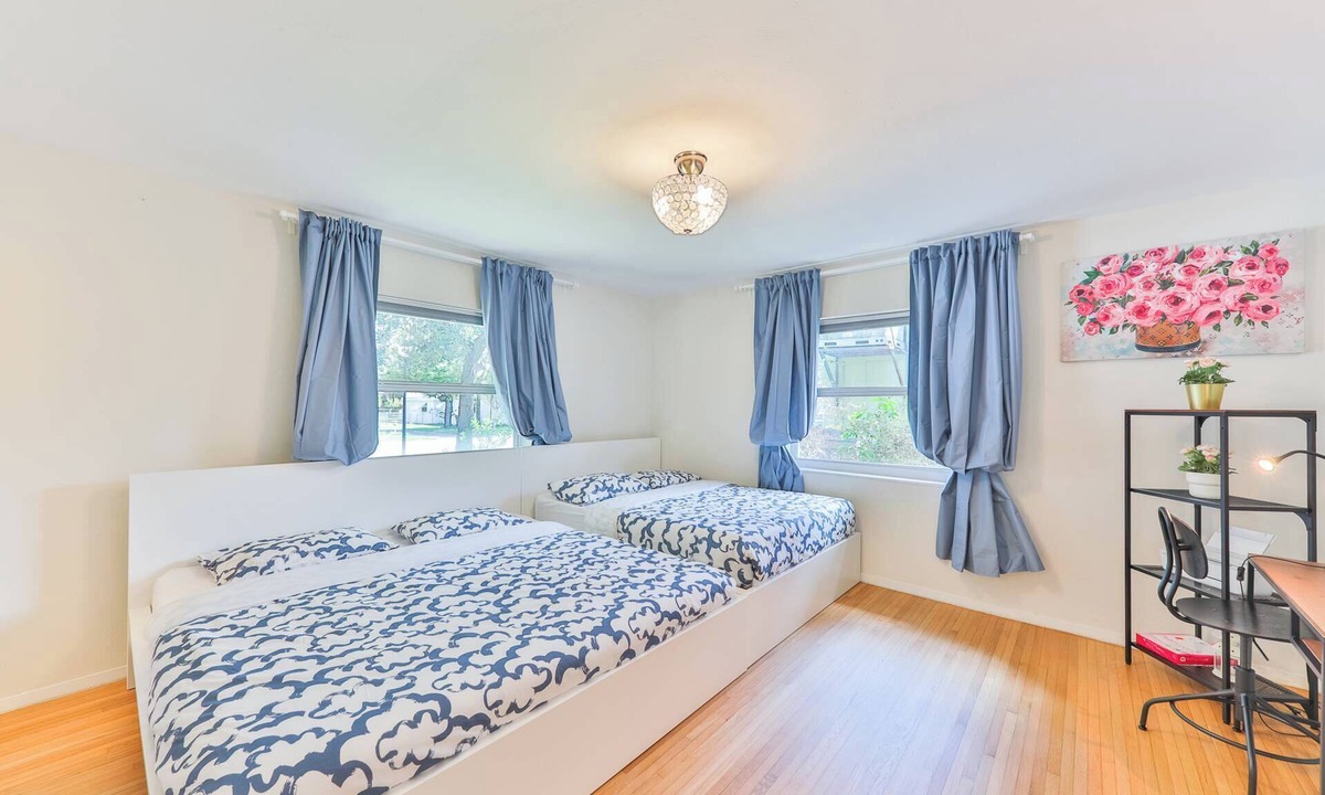 Royal Poinciana House | Heart of Hollywood Villa near the beach