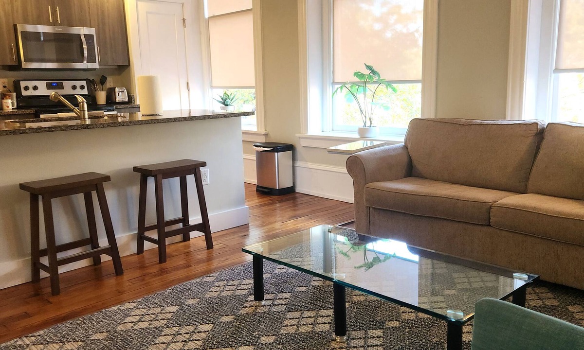 Monroe Ward House | Heart of the Arts District King Bed Suite - West Broad near VCU/MCV New Condo